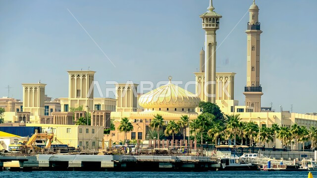 الفن الهندسي المعماري على الطراز القديم، منطقة البستكية التراثية التاريخية في الطرف الجنوبي في مدينة دبي، المعالم المطلة على البحر في دولة الإمارات العربية المتحدة، التصاميم المعمارية العربية الإسلامية للمباني والمساجد، الاهتمام بزراعة أشجار النخيل