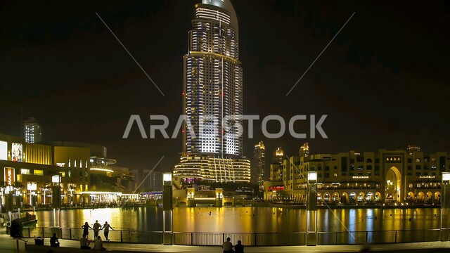 التطور والتقدم العمراني الاماراتي, الفن الهندسي المعماري لمبنى فندق العنوان في الامارات العربية المتحدة في الليل, الفنادق والمنتجعات السياحية المشهورة في امارة دبي, الابراج وناطحات السحاب المبنية على الطراز العصري والحديث