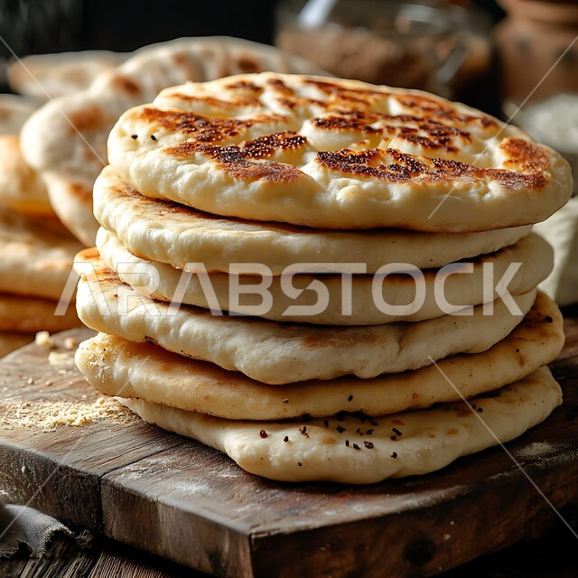 خبز ساخن طازج، منتجات وطنية محلية، أرغفة الخبز العربي التقليدي، الخبز المفرود والمرقوق في الافران العربية الشعبية,  إعداد المعجنات والمخبوزات الشهية في المخابز في المملكة العربية السعودية