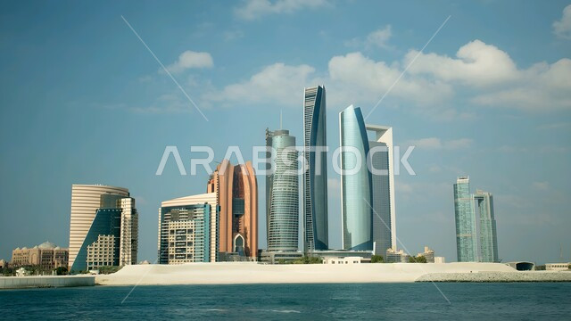 أبراج الإتحاد وقت النهار في إمارة أبو ظبي، الفنون الهندسية المعمارية على الطراز الحديث والمتطور لناطحات السحاب في الإمارات العربية المتحدة، أماكن ومعالم مشهورة على ساحل الخليج العربي، الفنادق والمنتجعات السياحية