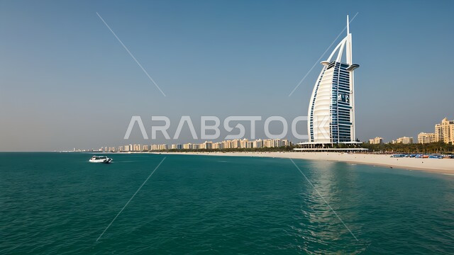 النمو والتطور العمراني للابراج وناطحات السحاب على ساحل الخليج العربي، المعالم السياحية المشهورة، صورة بانورامية لبرج العرب في دبي، الفن الهندسي المعماري المتميز على الطراز الحديث في الإمارات العربية المتحدة، مناطق جذب واستقطاب السياح من شتى أنحاء العالم