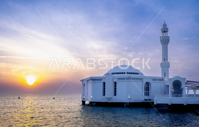  جامع الرحمة في مدينة جدة وقت غروب الشمس، المعالم الدينية الاسلامية المشهورة، الفن الهندسي المعماري على الطراز الاسلامي للمساجد، نداء المسلمين للصلاة، المسجد العائم على ساحل البحر الاحمر في المملكة العربية السعودية