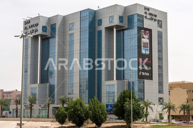 المقر الرئيسي لشركة دار الأركان للتطوير العقاري في الرياض، النمو والتقدم العمراني في المملكة العربية السعودية، الفن الهندسي المعماري للمكاتب على الطراز الحديث المتطور، الواجهات الخارجيه الضخمة، المباني والمنشآت الاقتصادية والتجارية