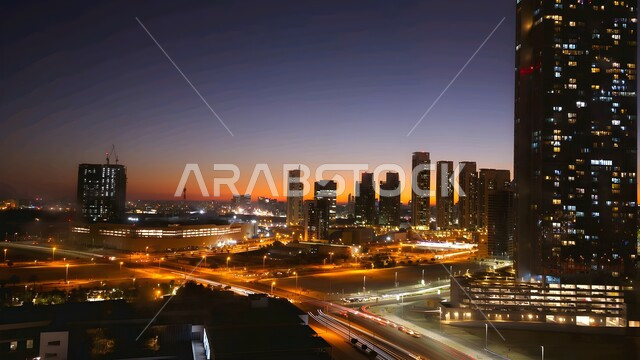 الفن الهندسي المعماري للأبراج وناطحات السحاب في مدينة أبو ظبي في الليل، أماكن جذب واستقطاب السائحين، الواجهة البحرية على ساحل الخليج العربي، التطور والتقدم العمراني للمباني والمنشآت في الإمارات العربية المتحدة، المدن والمعالم السياحية المشهورة