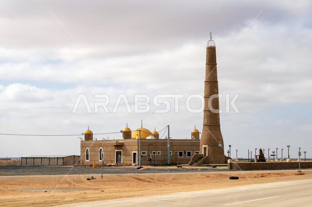 العبادة والتقرب إلى الله، التصميم المميز لمسجد عبدالله بن مساعد القطيان في الرغابة في المملكة العربية السعودية، الفن الهندسي المعماري في بناء دور العبادة، الديكورات الإنشائية على الطراز الديني الإسلامي، أماكن أداء الصلوات والطاعات