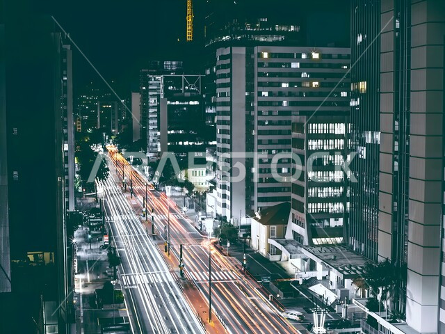 التطور والتقدم العمراني للمباني و المنشآت التجارية و السكنية، الفن الهندسي المعماري على الطراز الحديث للابراج وناطحات السحاب في مدينة الكويت، الطرق الاسفلتية المعبدة، حركة المرور في الشوارع المضاء ليلاً، المعالم السياحية المشهورة