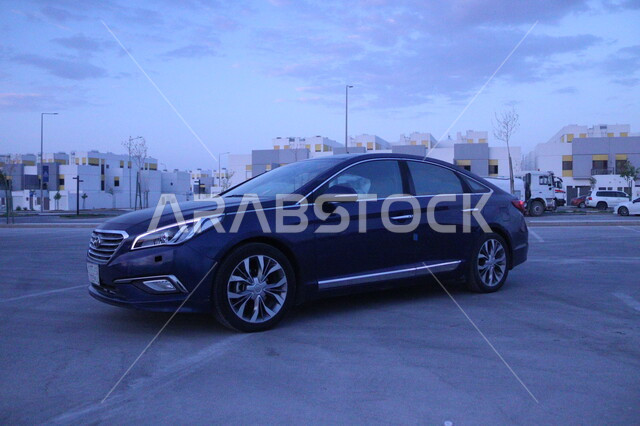 وسائل النقل في المملكة العربية السعودية، فعاليات ومعارض متميزة، بيع وإيجار السيارات، سيارة سوناتا مركونة في الموقف، مفهوم السيارة الأنيقة والعصرية