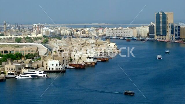 الفن الهندسي المعماري المتطور للمنشآت التجارية والسكنية، النمو والتقدم العمراني للأبراج وناطحات السحاب على شاطئ دبي، المعالم الساحلية السياحية في الإمارات العربية المتحدة، الفنادق والمنتجعات الفاخرة المطلة على الواجهة البحرية