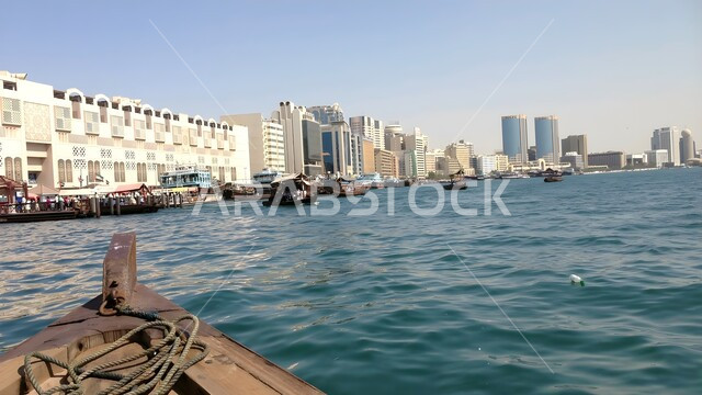 النمو والتقدم العمراني للأبراج وناطحات السحاب على شاطئ دبي، الفن الهندسي المعماري المتطور للمنشآت التجارية والسكنية، المعالم الساحلية السياحية في الإمارات العربية المتحدة، الفنادق والمنتجعات الفاخرة المطلة على الواجهة البحرية