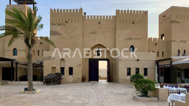 أماكن أثرية في الإمارات العربية المتحدة, مناطق تراثية تاريخية، البيوت والمباني الطينية القديمة فيمدينة الجميرا في دبي، معالم سياحية تاريخية قديمة