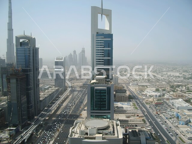 الفنون والتصاميم المعمارية للمنشآت والمباني في إمارة دبي، التطور والتقدم الهندسي المعماري للأبراج وناطحات السحاب في الامارات العربية المتحدة، الفنادق والمنتجعات السكنية والتجارية الفاخرة، برج تشيلسي على شارع الشيخزايد في النهار