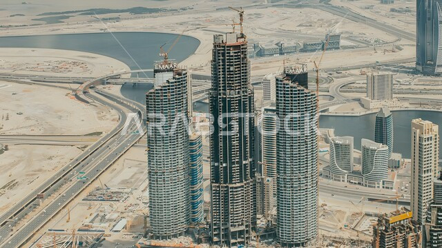 الفن الهندسي المعماري لبناء الأبراج و ناطحات السحاب, المباني المنشآت التجارية والسكنية الشاهقة, أماكن ومعالم سياحية في الإمارات العربية المتحدة, صورة جوية لمدينة دبي في وقت النهار