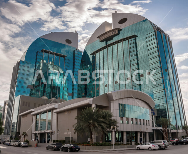 المعالم الاقتصادية المشهورة، البنوك والمصارف والمراكز المالية، الفن الهندسي المعماري في تصميم مصرف الانماء بمدينة الرياض، مفهوم الاستثمارات والتمويل في المملكة العربية السعودية، النهضة بالاقتصاد السعودي