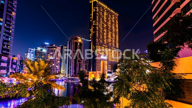 منظر مدينة دبي ليلا، الفن الهندسي المعماري لبناء الأبراج و ناطحات السحاب, المباني المنشآت التجارية والسكنية الشاهقة، أماكن ومعالم سياحية في الإمارات العربية المتحدة