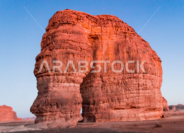 جمال التكوينات الصخرية الطبيعية في العلا بالمملكة العربية السعودية، صخرة الفيل في العلا، الحضارة القديمة، معالم اثرية سياحية في السعودية