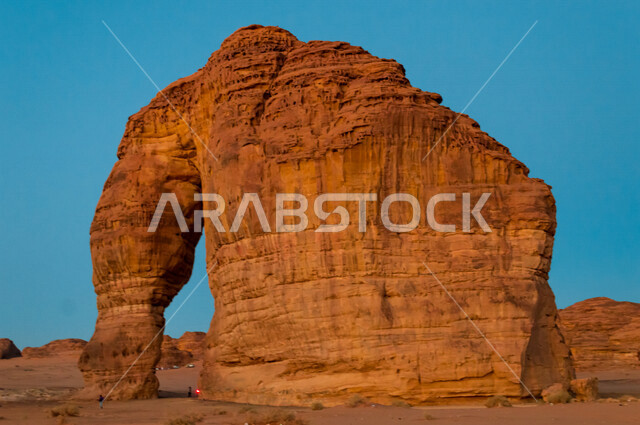 جمال التكوينات الصخرية الطبيعية في العلا بالمملكة العربية السعودية، صخرة الفيل في العلا، الحضارة القديمة، معالم اثرية سياحية في السعودية