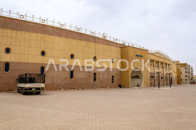  العمل على تنمية المباني الهندسية الحديثة في المملكة العربية السعودية, الفنون والتصاميم المعمارية المتطورة في مدينة الرياض, أماكن ومعالم مشهورة, مبنى قصر حفلات اليخوت