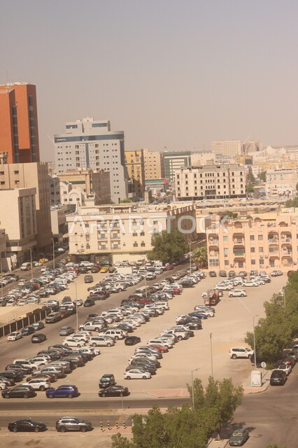  وسائل النقل و المواصلات، حركة مرور السيارات في  شوارع وطرقات مدينة الخبر في النهار, سهولة التنقل في طرق المملكة العربيه السعودية, الفن الهندسي المعماري على الطراز الحديث للمنشآت السكنية والتجارية