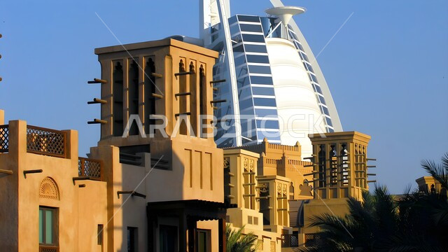الفن الهندسي المعماري لفندق برج العرب في مدينة دبي, مناطق جذب واستقطاب السياح من أنحاء العالم، النمو و التطور العمراني للابراج وناطحات السحاب على ساحل الخليج العربي، أماكن ومعالم سياحية مشهورة في الإمارات العربية المتحدة
