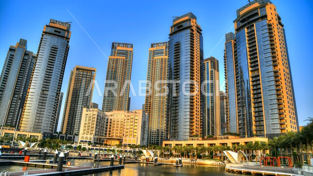الأبراج وناطحات السحاب الشاهقة، النمو والتطور العمراني في منطقة خور دبي بالإمارات العربية المتحدة، معالم دبي السياحية المشهورة، الفن الهندسي المعماري في تصميم الواجهة البحرية الاماراتية