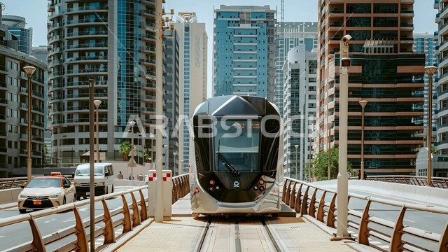 محطات وصول المسافرين، قطار مترو دبي، توفير التسهيلات والخدمات للمغادرين والقادمين إلى الإمارات العربية المتحدة، مفهوم المواصلات العامة، أحدث أنظمة السكك الحديدية، الاهتمام بالبنية التحتية للجسور والطرقات