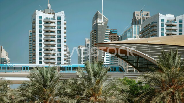 الاهتمام بالبنية التحتية للجسور والطرقات، محطات وصول المسافرين، قطار مترو دبي، توفير التسهيلات والخدمات للمغادرين والقادمين إلى الإمارات العربية المتحدة، مفهوم المواصلات العامة، أحدث أنظمة السكك الحديدية