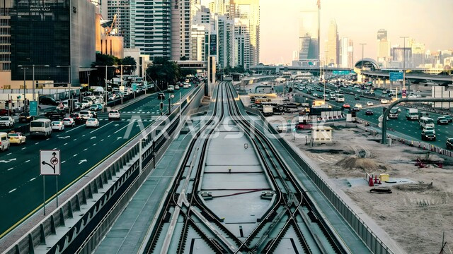 مترو دبي في الإمارات العربية المتحدة، شبكة سكة حديد للنقل السريع، توفير التسهيلات والخدمات للمغادرين والقادمين إلى الإمارات العربية المتحدة، مفهوم المواصلات العامة