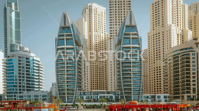 أماكن جذب واستقطاب السائحين، المباني والمنشآت التجارية الشاهقة، التطور والتقدم العمراني في الإمارات العربية المتحدة، أبراج الجواهر في مدينة دبي، الفن الهندسي المعماري الحديث للأبراج وناطحات السحاب، المعالم السياحية المشهورة