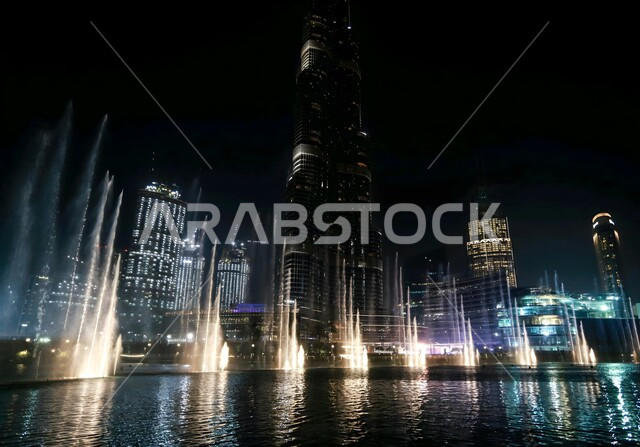 الفن الهندسي العماري للأبراج وناطحات السحاب، جمال الواجهة السياحية وبرج خليفة المضيء في دبي في الليل، أكبر نافورة راقصة في العالم، الأماكن والمعالم السياحية الترفيهية في الإمارات العربية المتحدة، مقصد السياح من مختلف البلدان