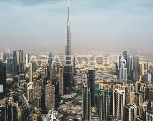 الفن الهندسي المعماري على الطراز الحديث للأبراج وناطحات السحاب، جذب واستقطاب السياح من أنحاء العالم، برج خليفة في مدينة دبي، النمو والتطور العمراني للمباني والمنشآت السكنية والتجارية، الواجهة السياحية في الإمارات العربية المتحدة