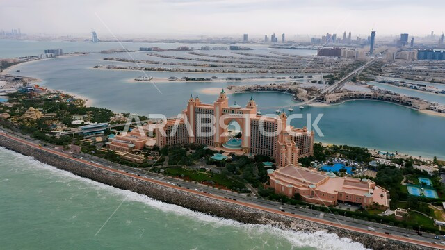 الفن الهندسي المعماري لتصميم منتجع اتلانتس في دولة الامارات العربية المتحدة، الفنادق والمنتجعات السياحية الفاخرة في مدينة دبي على ساحل الخليج العربي، اماكن ومعالم جذب سياحي مشهورة