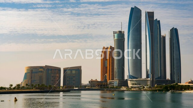 الفن الهندسي المعماري لأبراج الاتحاد والمباني وناطحات السحاب في إمارة ابوظبي في النهار, أماكن ومعالم السياحه المشهورة في دولة الإمارات العربيه المتحده، النمو والتطور العمراني، جذب السياح من شتى أنحاء العالم