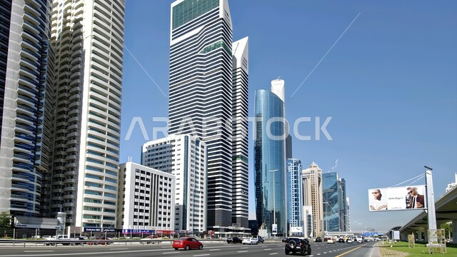 الواجهة السياحية في الامارات العربية المتحدة, الفن الهندسي المعماري على الطراز الحديث للأبراج وناطحات السحاب, النمو والتطور العمراني في دبي, جذب واستقطاب السياح من انحاء العالم