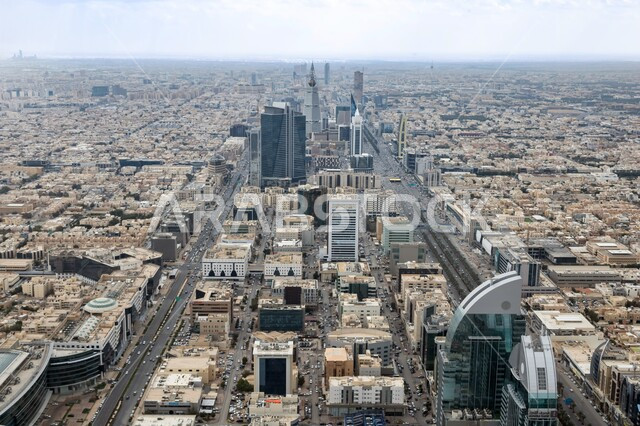 النمو والتقدم العمراني للمنشآت والمباني السكنية والتجارية في المملكة العربية السعودية، الفن الهندسي المعماري للأبراج وناطحات السحاب في الرياض، المعالم السياحية المشهورة، الطرقات والشوارع الإسفلتية المعبدة