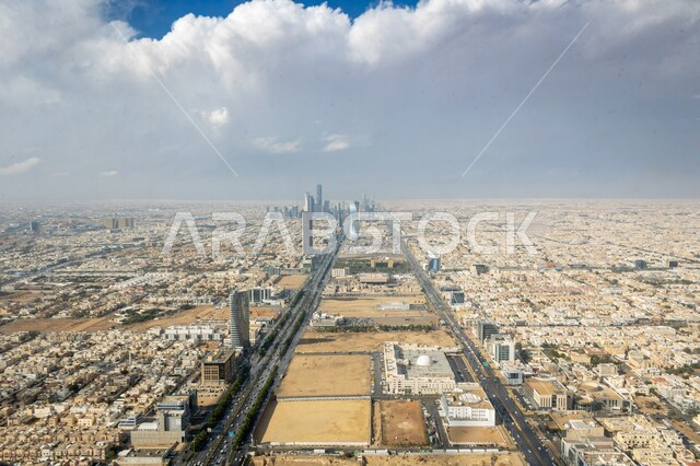 الفن الهندسي المعماري للأبراج وناطحات السحاب في الرياض، المعالم السياحية المشهورة، النمو والتقدم العمراني للمنشآت والمباني السكنية والتجارية في المملكة العربية السعودية، الطرقات والشوارع الإسفلتية المعبدة