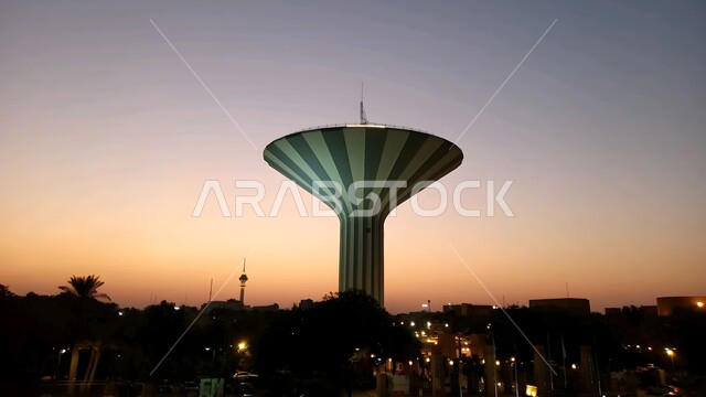 برج المياه المضيء ليلا في مدينة خبر, الفن الهندسي المعماري للأبراج وناطحات السحاب, المعالم السياحية المشهورة، النمو والتقدم العمراني للمنشآت والمباني السكنية والتجارية في المملكة العربية السعودية