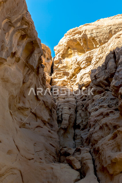 الجمال التاريخي لمدائن صالح في العلا بالمملكة العربية السعودية، الحضارة العربية القديمة، الجمال الطبيعي للتشكيلات الصخيرة، جمال الطبيعة الصحراوية، معالم اثرية تاريخية، السياحية في السعودية