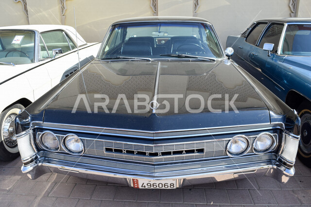 صورة لسيارة كلاسيكية مشاركة في احتفالات اليوم الوطني لدولة الإمارات العربية المتحدة، بوادي مول، فعاليات الإمارات