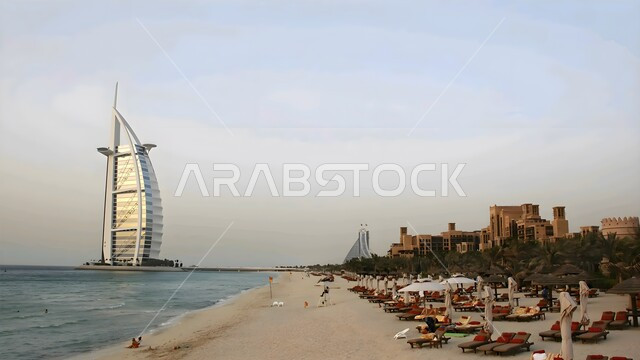 الفن الهندسي المعماري لفندق برج العرب في مدينة دبي, مناطق جذب واستقطاب السياح من أنحاء العالم، النمو و التطور العمراني للابراج وناطحات السحاب على ساحل الخليج العربي، أماكن ومعالم سياحية مشهورة في الإمارات العربية المتحدة