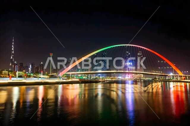  جسر التسامح المضيء في إمارة دبي في الليل، جذب واستقطاب السياح من أنحاء العالم، النمو والتطور العمراني للمباني والمنشآت السكنية والتجارية، الواجهة السياحية في الإمارات العربية المتحدة، الفن الهندسي المعماري على الطراز الحديث للأبراج وناطحات السحاب