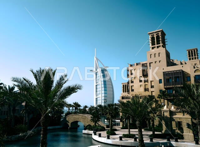 الفن الهندسي المعماري لفندق برج العرب في مدينة دبي, مناطق جذب واستقطاب السياح من أنحاء العالم، النمو و التطور العمراني للابراج وناطحات السحاب على ساحل الخليج العربي، أماكن ومعالم سياحية مشهورة في الإمارات العربية المتحدة