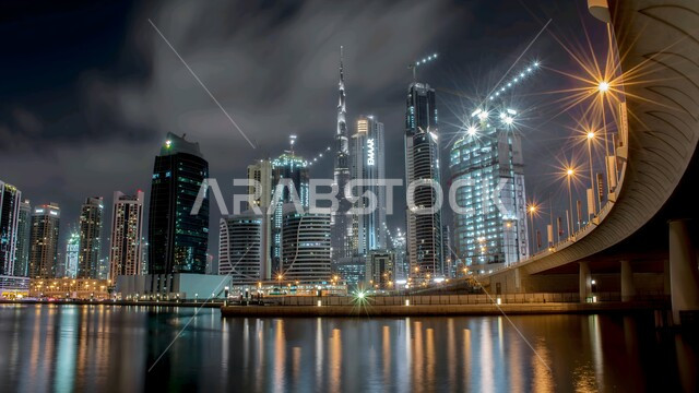 النمو والتطور العمراني على ساحل الخليج العربي، الفن الهندسي المعماري لبرج خليفة وسط ناطحات السحاب في مدينة دبي، الواجهة السياحية في الامارات العربية المتحدة، جذب واستقطاب السياح من انحاء العالم