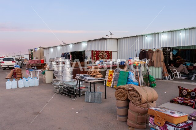 الوجهة السياحية في المملكة العربية السعودية، الفن الهندسي المعماري على الطراز القديم،  أكشاك البيع في سوق الابل في مدينة الرياض، الأسواق الشعبية التراثية، جذب السياح من انحاء العالم