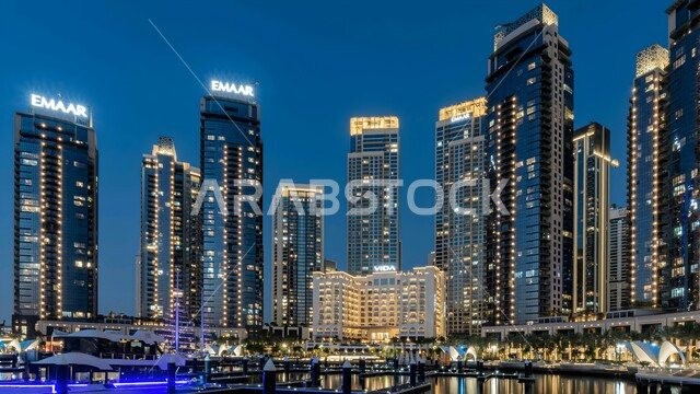 النمو والتقدم العمراني للابراج وناطحات السحاب، الفن الهندسي المعماري المتطور للمنشآت التجارية والسكنية، المباني والمنتجعات الفاخرة المطلة في الإمارات العربية المتحدة، المدن السياحية الساحلية في امارة دبي