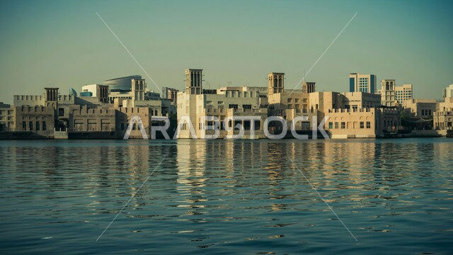 المدينة التاريخية بتصميم معماري عربي إسلامي قديم، الأماكن التاريخية التراثية، المعالم الأثرية السياحية شهيرة، منطقة الشندغة التاريخية في حي خور دبي في دولة الإمارات العربية المتحدة