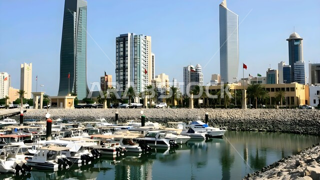 حركة اليخوت والسفن في البحر، الفن الهندسي المعماري للمباني المطلة على المرفأ، مناطق جذب السياح من شتى أنحاء العالم، أماكن الكويت السياحية المشهورة، النمو والتوسع العمراني للأبراج وناطحات السحاب، الواجهة البحرية على ساحل الخليج العربي