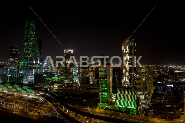 الفن الهندسي المعماري للمباني والمنشآت الاقتصادية في المملكة العربية السعودية, النمو والتطور العمراني للأبراج وناطحات السحاب المضيئة ليلاً, صورة مقربة لمركز الملك عبدالله المالي ( كافد )، الأماكن والمعالم المشهورة في الرياض