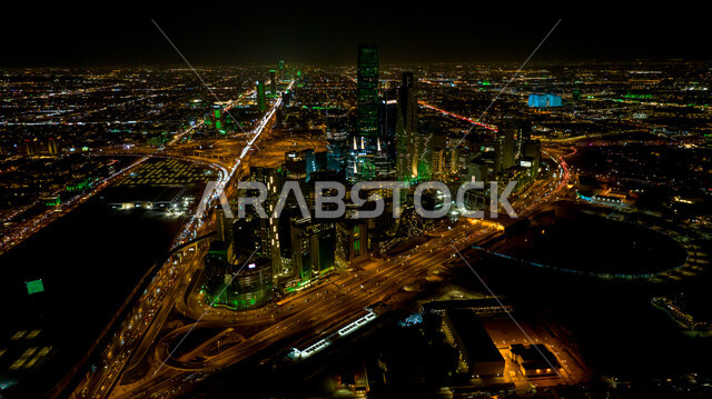 الفن الهندسي المعماري للمباني والمنشآت الاقتصادية في المملكة العربية السعودية, النمو والتطور العمراني للأبراج وناطحات السحاب المضيئة ليلاً, صورة مقربة لمركز الملك عبدالله المالي ( كافد )، الأماكن والمعالم المشهورة في الرياض