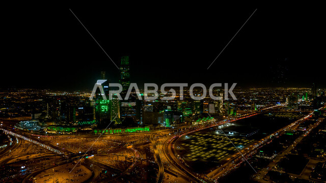 الفن الهندسي المعماري للمباني والمنشآت الاقتصادية في المملكة العربية السعودية, النمو والتطور العمراني للأبراج وناطحات السحاب المضيئة ليلاً, صورة مقربة لمركز الملك عبدالله المالي ( كافد )، الأماكن والمعالم المشهورة في الرياض