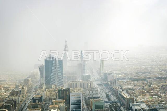 الفن الهندسي المعماري للأبراج وناطحات السحاب في العاصمة، الشوارع والطرقات الرئيسية، البيوت والمباني السكنية في مدينة الرياض في النهار، المعالم السياحية المشهورة في السعودية، النمو والتقدم العمراني على الطراز الحديث